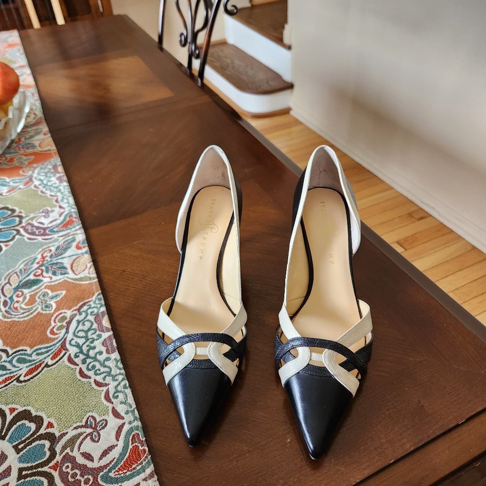 Women's pumps - Size 10.5 - Black and cream color - Ivanka Trump